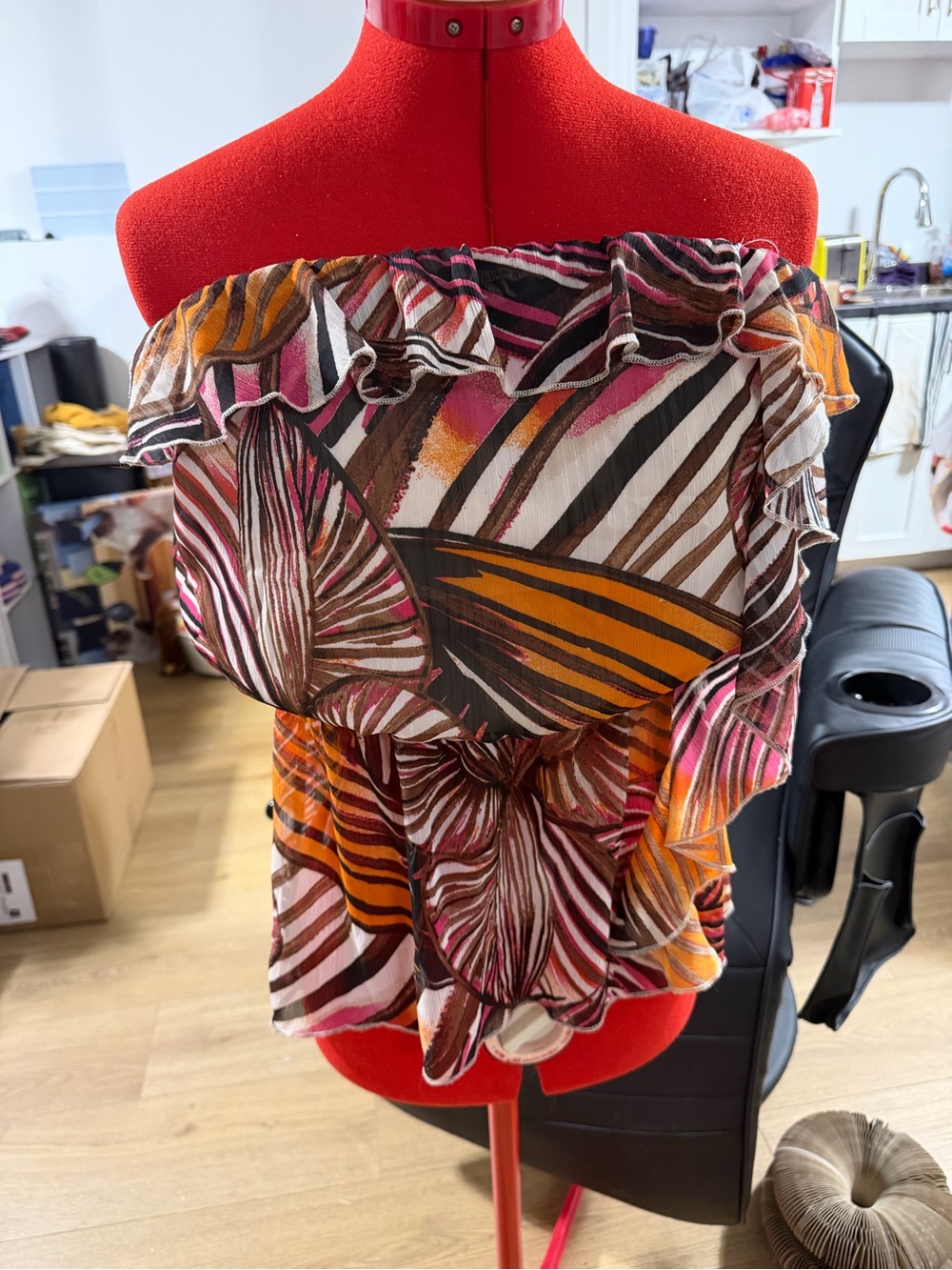 Off-Shoulder Tube Top Ruffled in Orange, Pink & Brown
